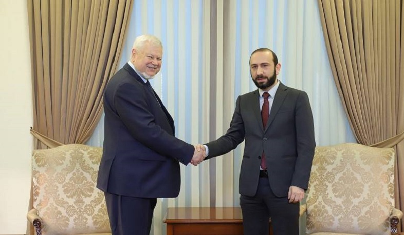 В ходе встречи с Анджеем Каспршиком Арарат Мирзоян подчеркнул необходимость возвращения азербайджанских подразделений на исходные позиции