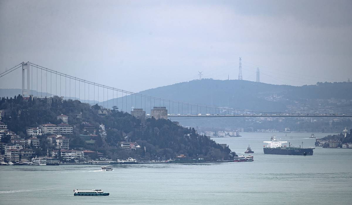 Bosphorus Strait opened after mine-like object neutralized