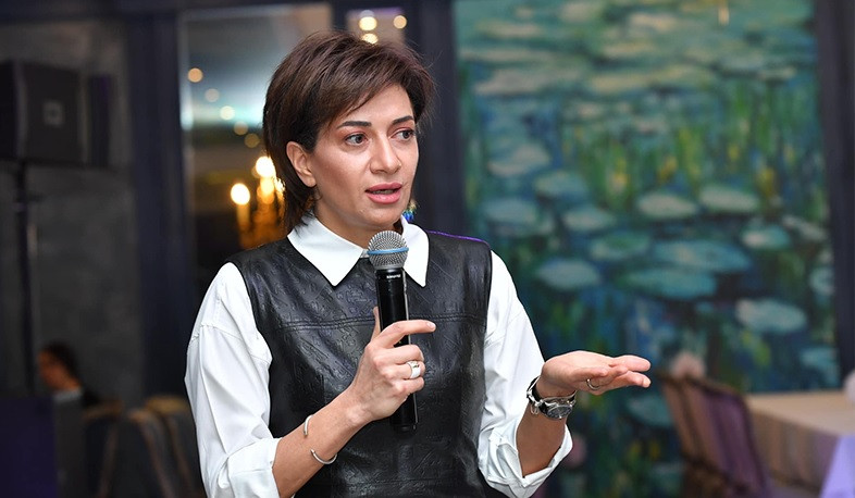 Պատերազմում անմահացած մեր հերոսների մայրերն ու այրիները հաճախ բախվում են հանրային պարսավանքի. Աննա Հակոբյան