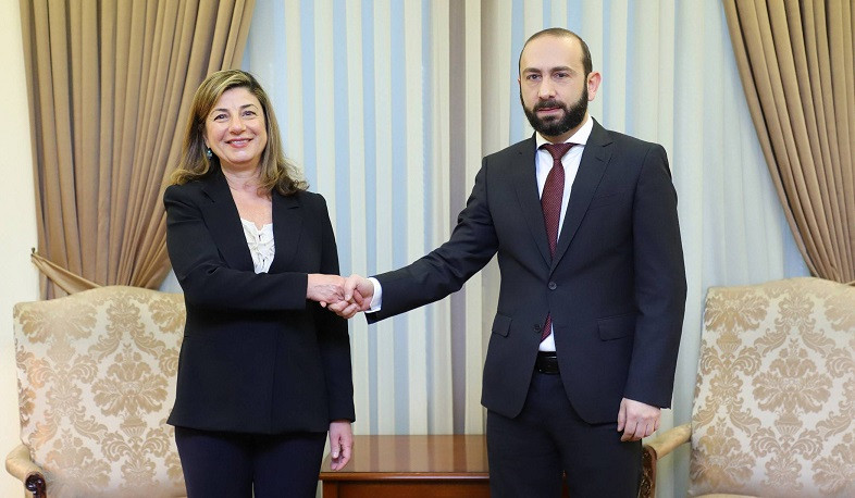 Арарат Мирзоян представил Кэтрин Бомбергер гуманитарные последствия военной агрессии Азербайджана