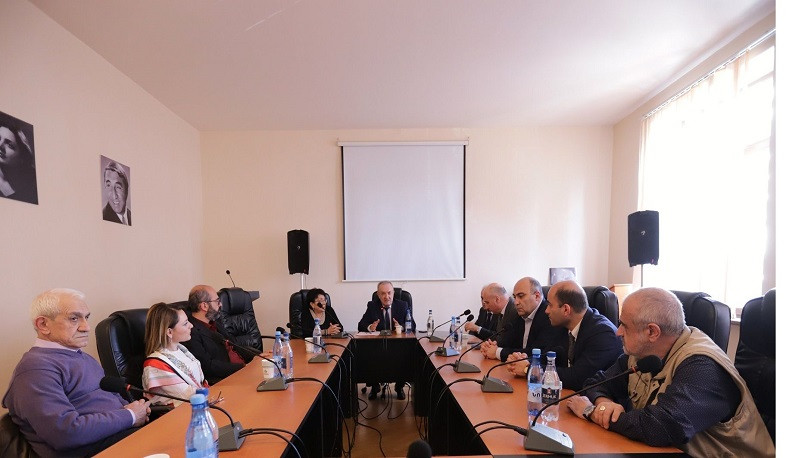 Կրթության որակի բարելավումը բոլորիս առաջնային մտահոգությունն է. Դումանյանն այցելել է Երևանի թատրոնի և կինոյի ինստիտուտ