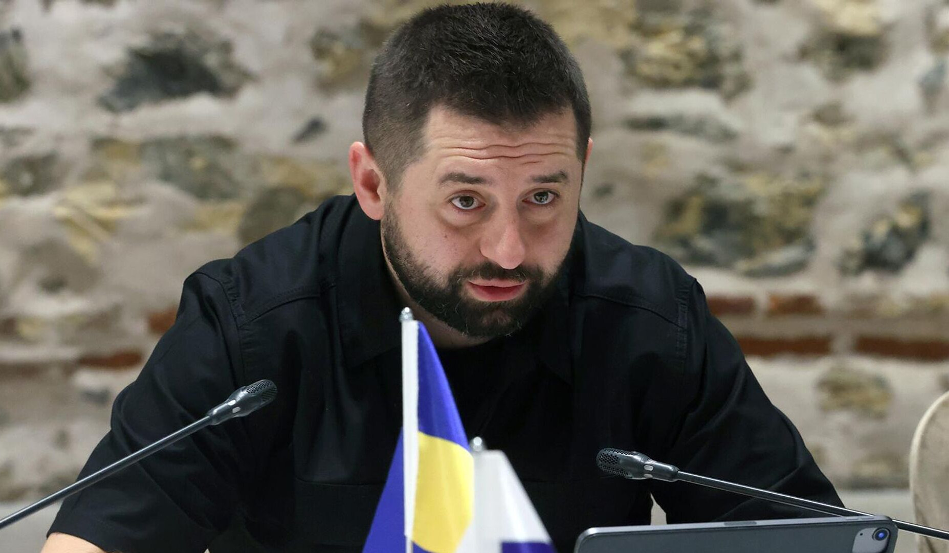 В случае введения системы гарантий безопасности Киев согласится на нейтральный статус: Арахамия