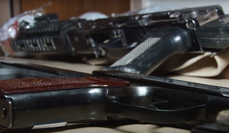 Ոստիկանության բաժիններում ապօրինի զենք-զինամթերքի կամավոր հանձնման դեպքեր են արձանագրվել