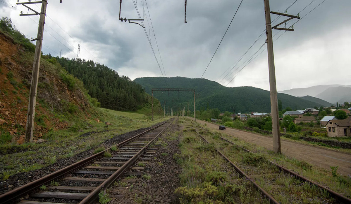 Armenia ready to open with Azerbaijan the road and railway, but considers it necessary to sign agreement