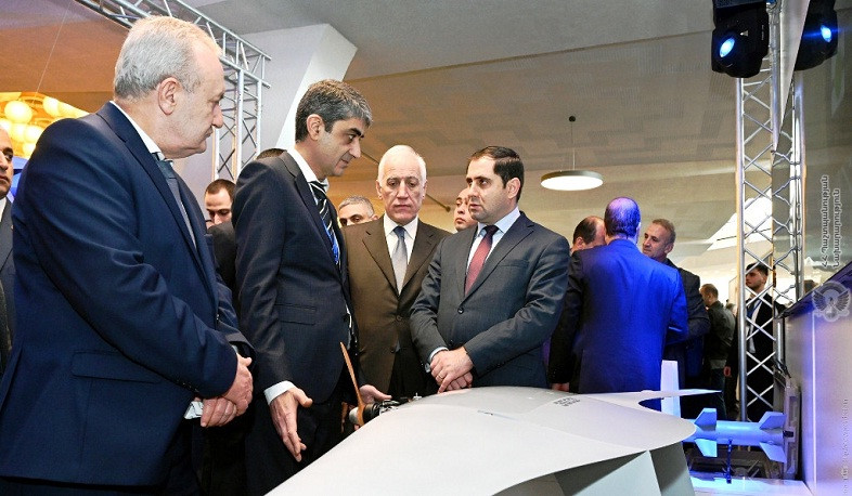 Սուրեն Պապիկյանը ծանոթացել է «ԱրմՀայԹեք 2022»-ում ներկայացված ցուցանմուշներին
