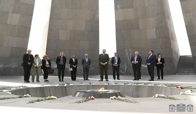 ՄԹ խորհրդարանի Մեծ Բրիտանիա-ՀՀ բարեկամական խմբի անդամներն այցելել են Ծիծեռնակաբերդի հուշահամալիր