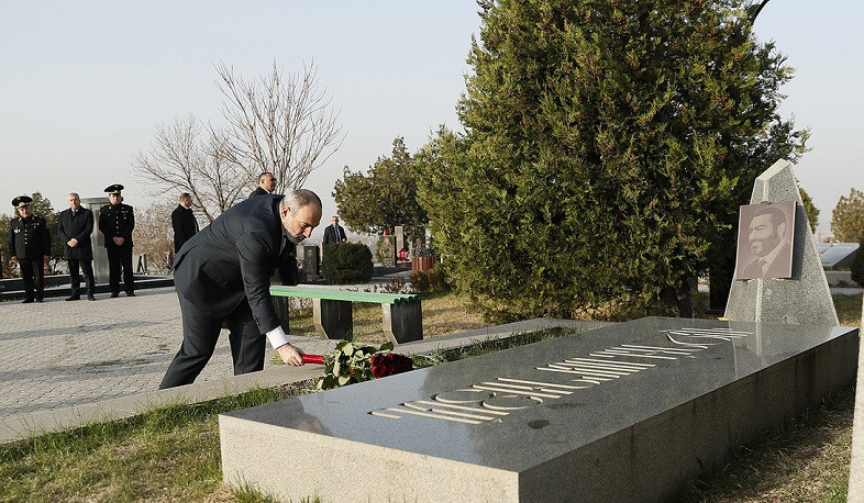 Премьер-министр Армении почтил память героев Четырехдневной апрельской войны