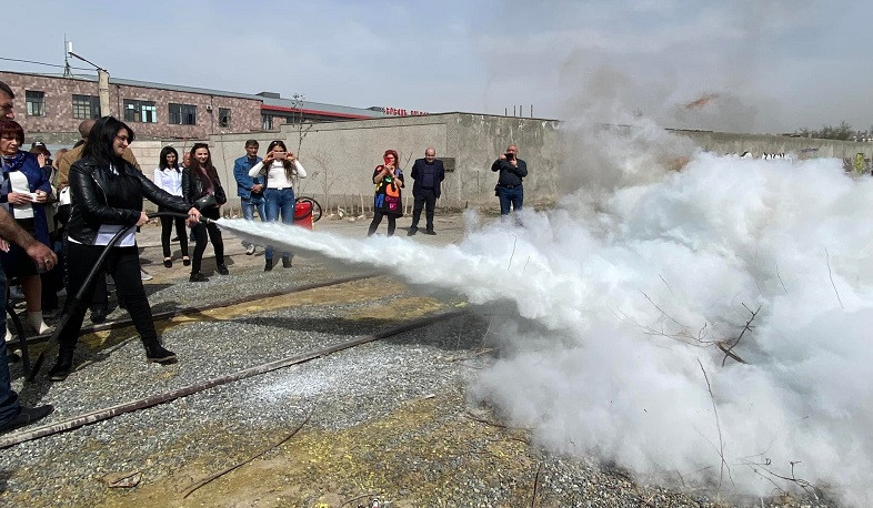 Մետրոպոլիտենի աշխատակիցների մասնակցությամբ անցկացվել է գործնական պարապմունք՝  հրդեհաշիջման սկզբնական միջոցների կիրառմամբ