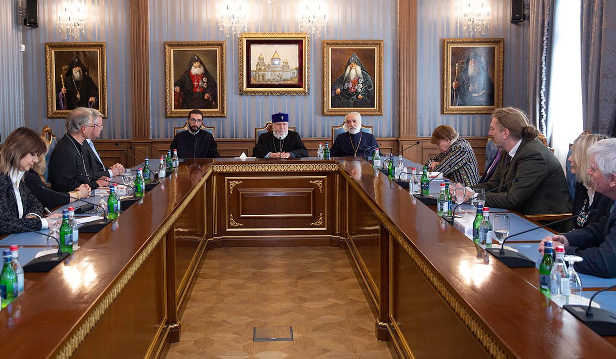 Гарегин II принял членов группы дружбы Великобритания-Республика Армения Парламента Соединенного Королевства: отметил важность последовательных усилий международного сообщества в направлении возвращения всех пленных