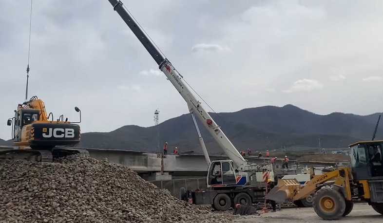 Բագրատաշենի սահմանային հսկողության անցակետում ընթանում է նոր կամրջի շինարարությունը