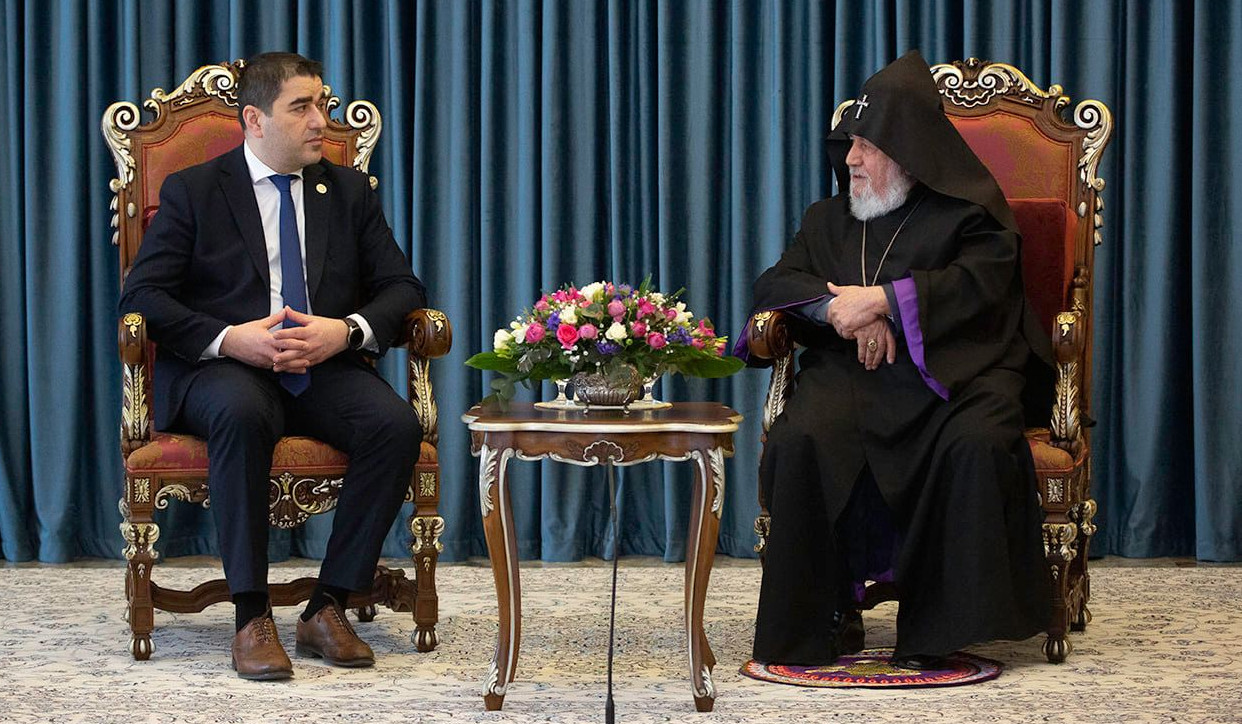 At meeting with Speaker of Georgian Parliament, Karekin II thanked for mediation efforts for return of captives