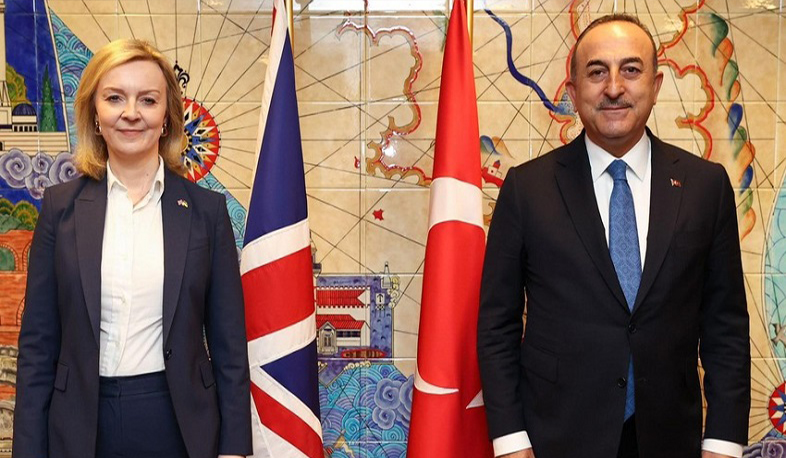 Türkiyə və Britaniya XİN başçıları Ukraynadakı durumu müzakirə edib