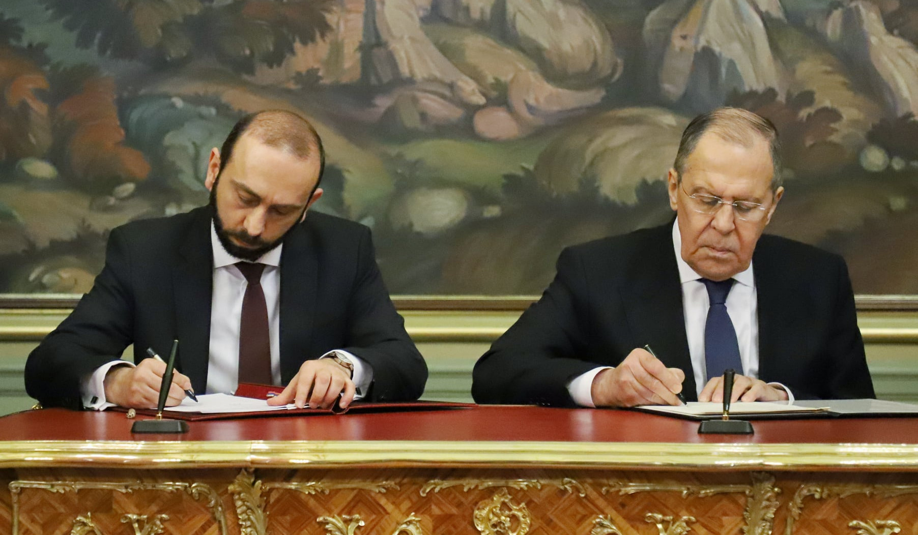 Mirzoyan and Lavrov sign a consulting program for 2022-2023 between Armenian and Russian MFAs