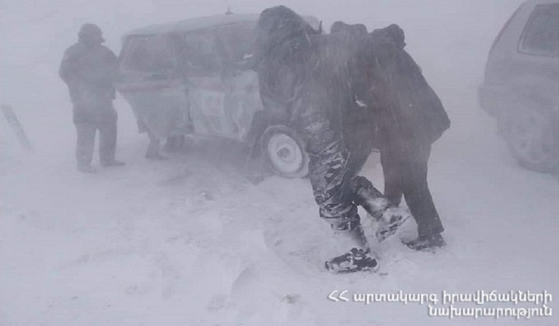 Փրկարարներն արգելափակումից դուրս են բերել ավտոմեքենաները