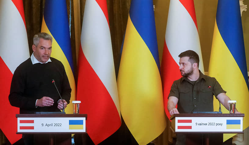 Канцлер Австрии пообещал, что ЕС продолжит ужесточать санкции против России