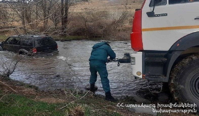 Հերհեր գյուղի ճանապարհին ավտոմեքենան ընկել է գետը