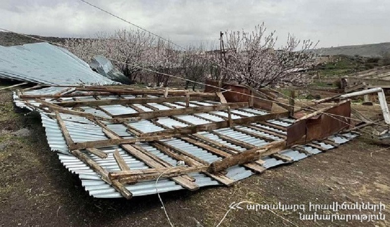 Ուժգին քամին վնասներ է հասցրել Երևանում և մարզերում. լուսանկարներ