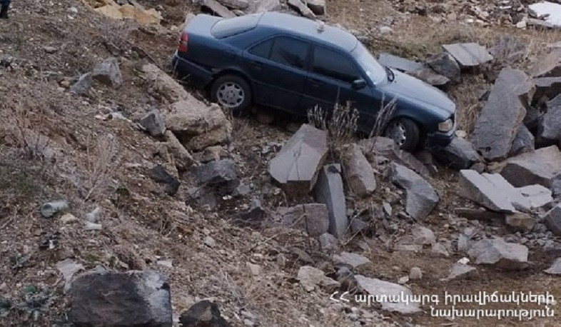 Ամասիա-Գյումրի ավտոճանապարհին ավտոմեքենան դուրս է եկել ճանապարհի երթևեկելի հատվածից և գլորվել ձորը