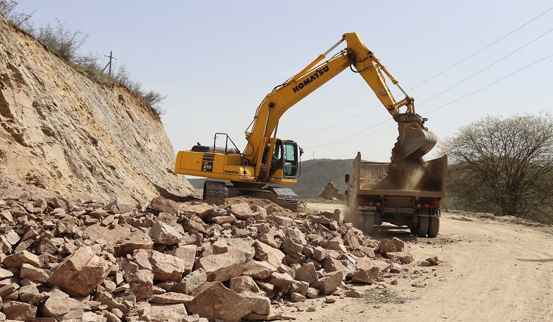 Artsaxda Martakert-Stepanakert yolunu qısaldan yeni yol çəkilir