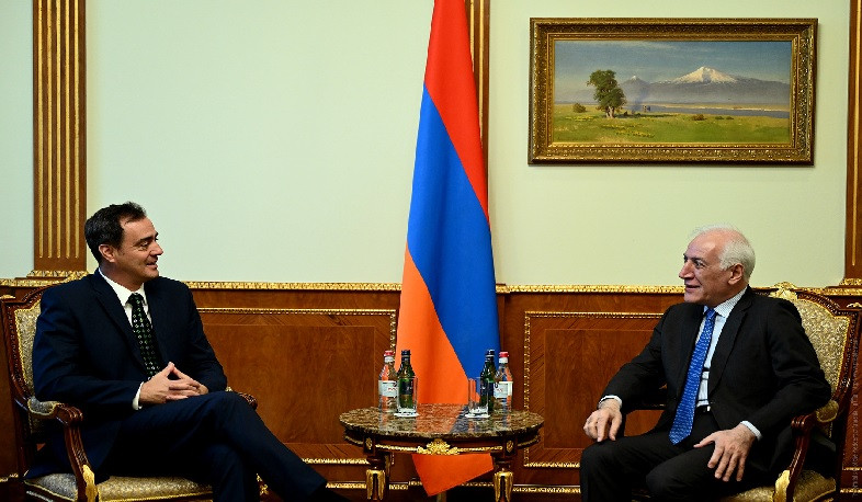 Президент Армении принял посла Аргентины в Армении