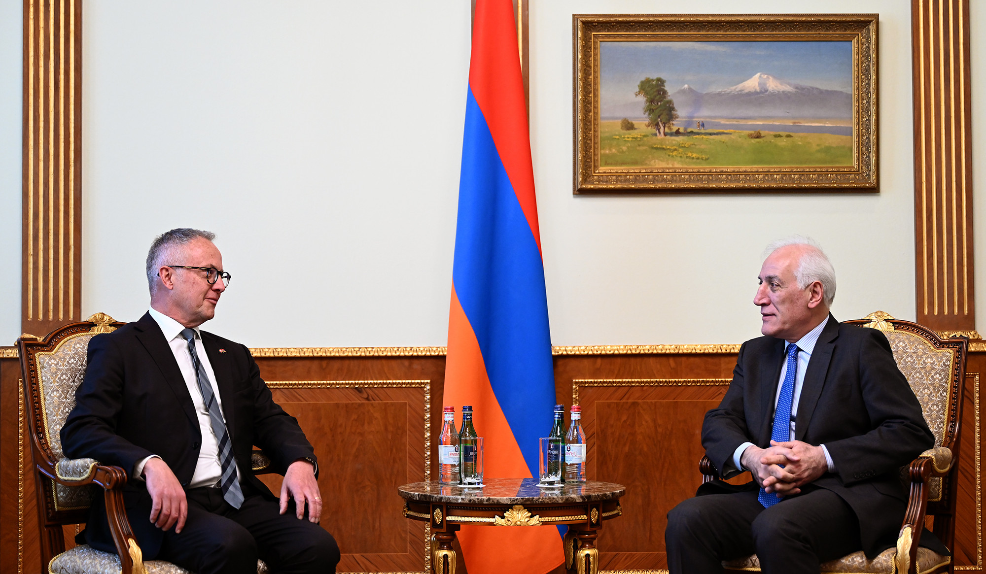 Հայ-շվեյցարական հարաբերությունները պահպանում են զարգացման դրական դինամիկան. Վահագն Խաչատուրյանն ընդունել է Շտեֆան Կլոյցին