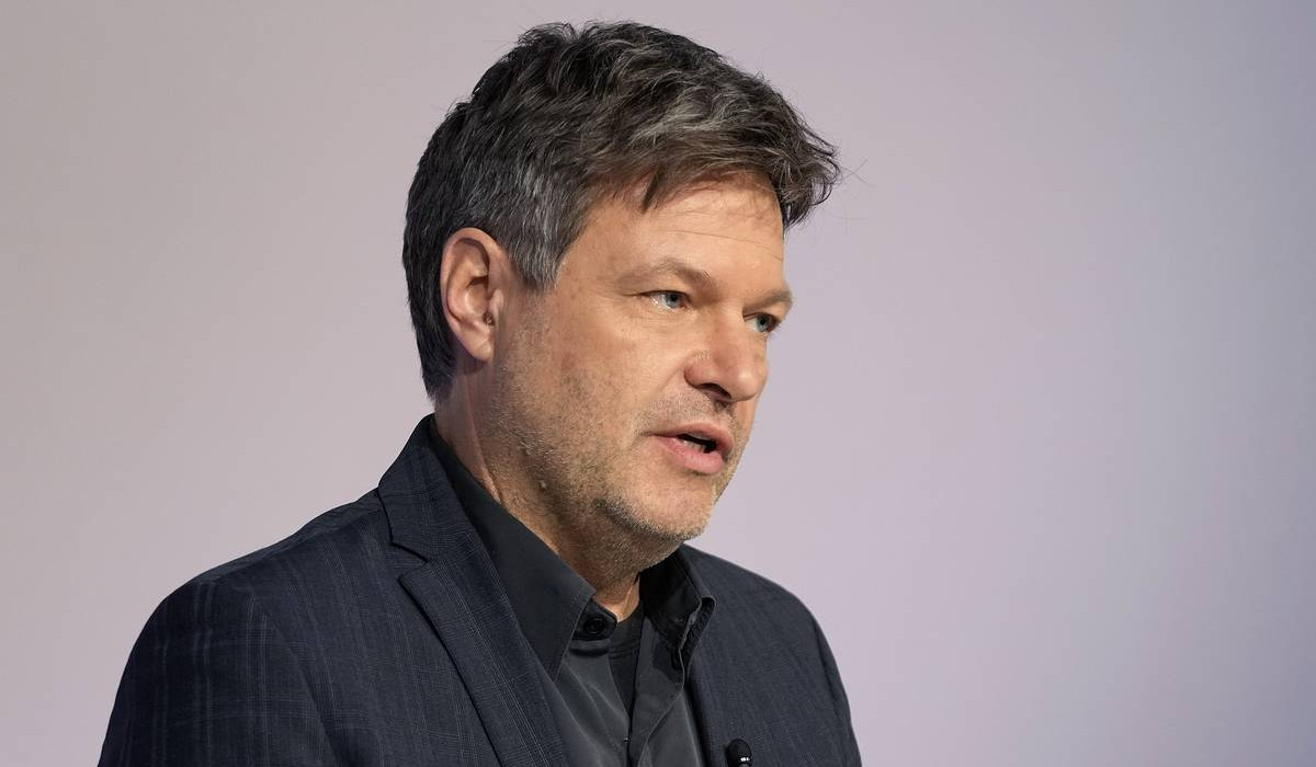 Германия активно работает над достижением независимости от ископаемых источников энергии из России: Роберт Хабек