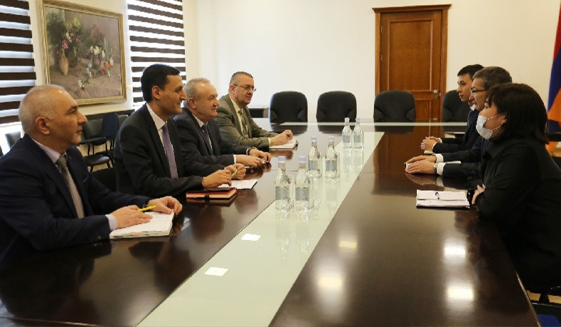 Կարևորվել է միջբուհական համագործակցությունը. ԿԳՄՍ նախարարը ընդունել է Ղազախստանի դեսպանին