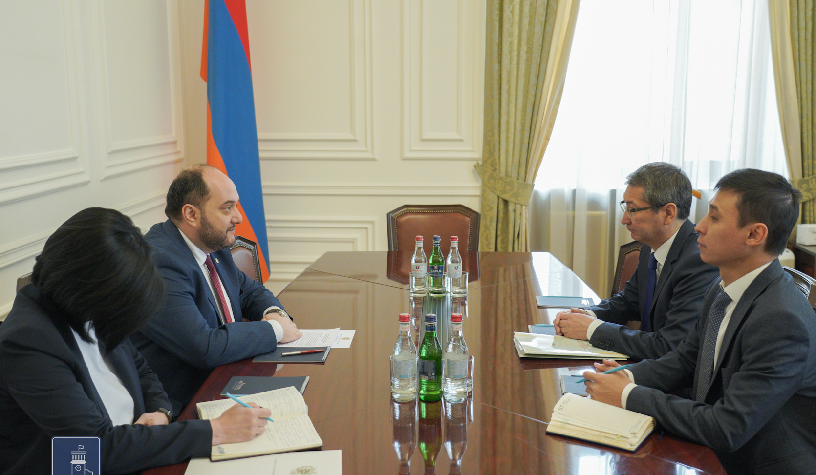 Араик Арутюнян и посол Казахстана в Армении обменялись мнениями о перспективах сотрудничества двух стран