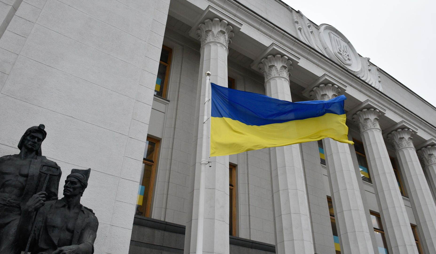 Верховная Рада продлила военное положение в Украине еще на месяц