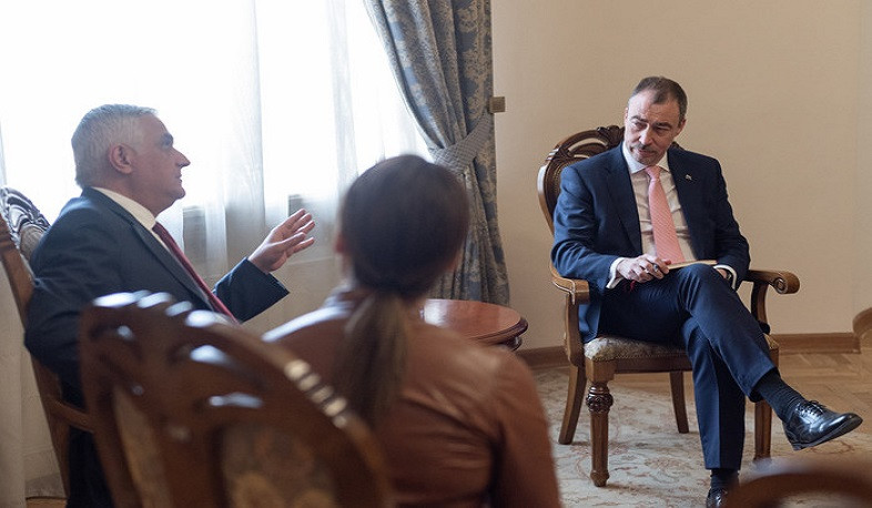 Mher Qriqoryan və Toivo Klaar regional nəqliyyat blokunun açılması prosesini müzakirə edir