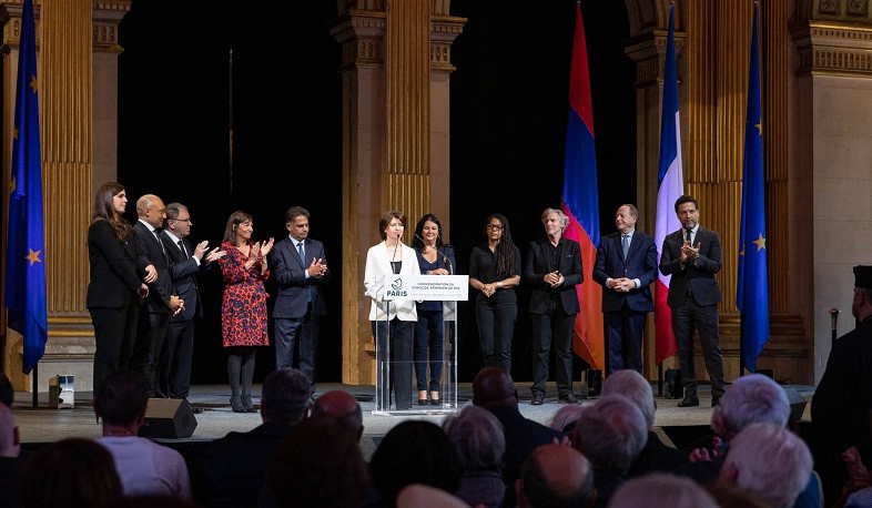 Hundreds of French-Armenians attend reception hosted by Paris mayor on occasion of 107th anniversary of Armenian Genocide