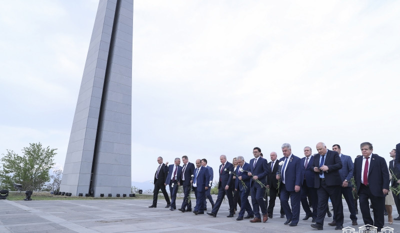 Members of Armenian Parliament and Russia’s Inter-Parliamentary Cooperation Commission visit Armenian Genocide Memorial