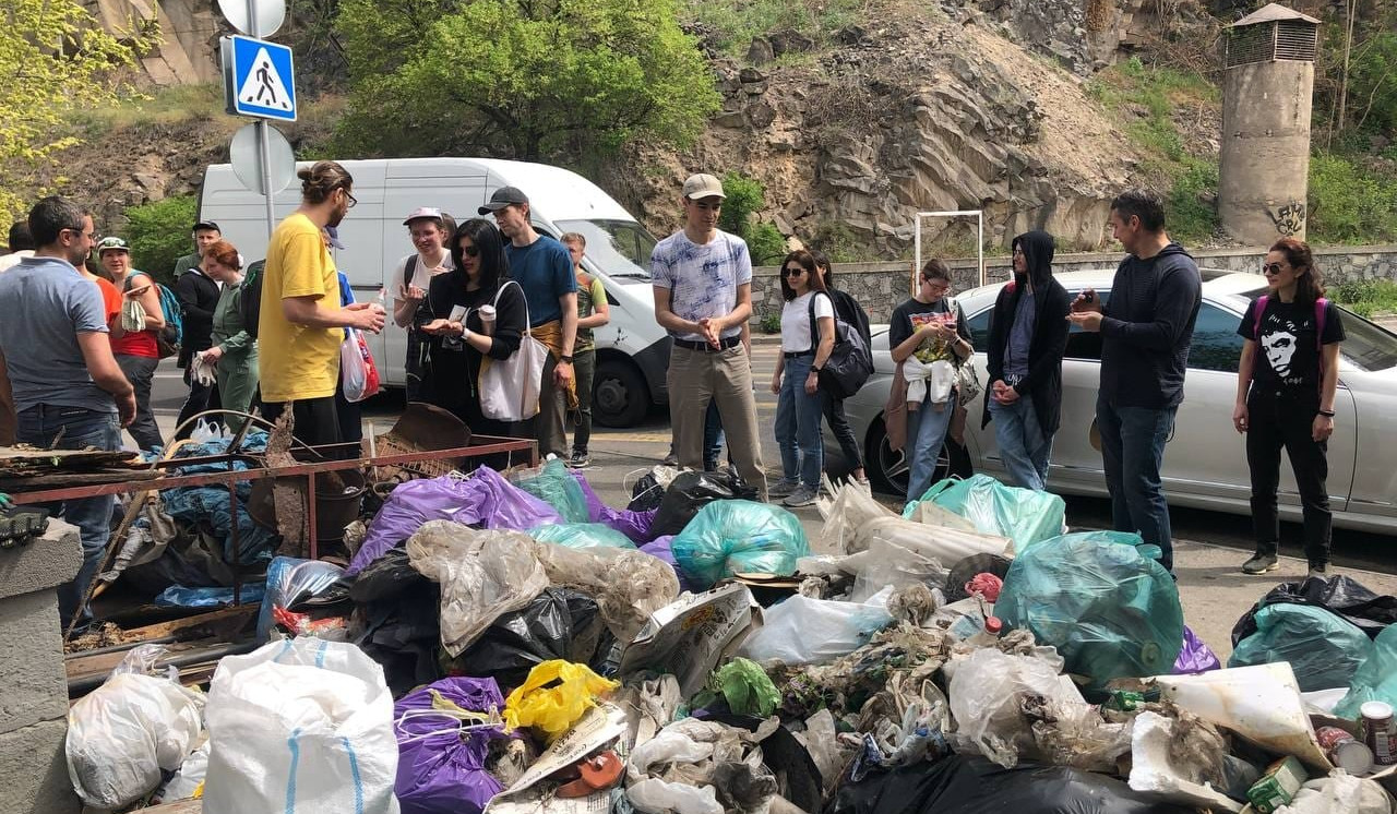 Վերջերս ՌԴ-ից ժամանած քաղաքացիները մեր քաղաքում մաքրություն էին անում, իսկ մենք շարունակում ենք աղտոտել. Երևանի քաղաքապետ