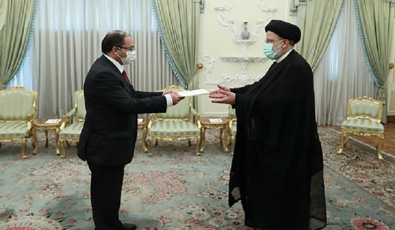 Ambassador Arsen Avagyan presents his credentials to Iranian President Ebrahim Raisi