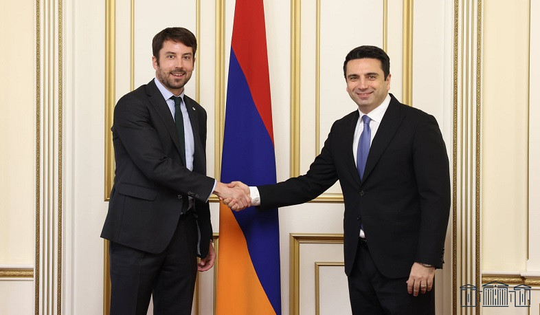 Regionda sülhə yalnız Dağlıq Qarabağ münaqişəsinin həlli yolu ilə nail olmaq olar: Alen Simonyan