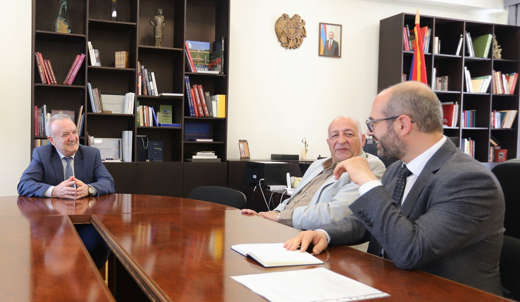 Վահրամ Դումանյանն ընդունել է Սունդուկյանի անվան ազգային ակադեմիական թատրոնի ղեկավարներին