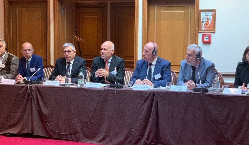 Բարեվարքության ամրապնդումը և ԶՈՒ անձնակազմի իրավունքների ապահովումը ՊՆ-ի առաջնային ուղղություններից են. Արման Սարգսյան