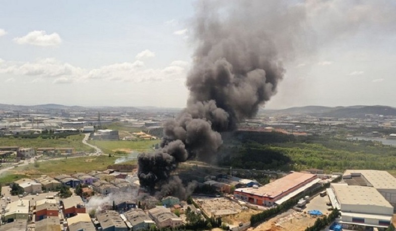 На стамбульском лакокрасочном заводе произошел сильный взрыв: Есть жертвы