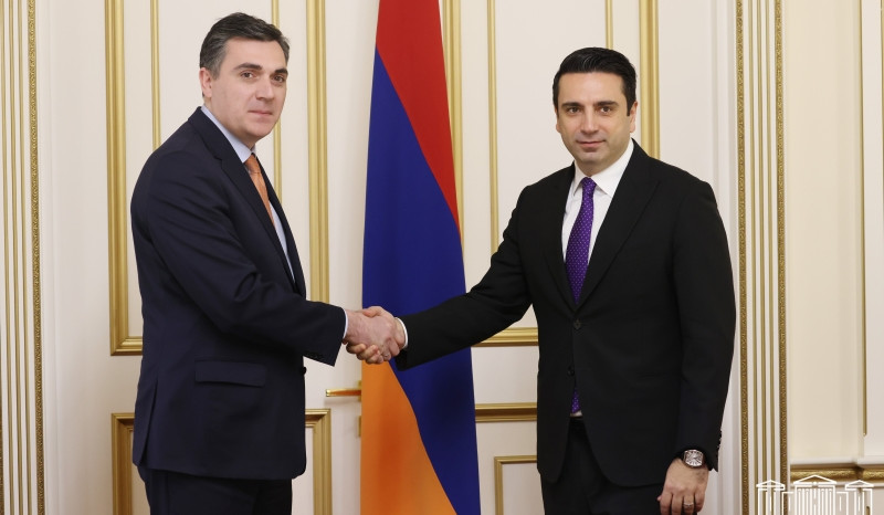 Ален Симонян и глава МИД Грузии подчеркнули необходимость двигаться по всем направлениям развития двусторонних отношений
