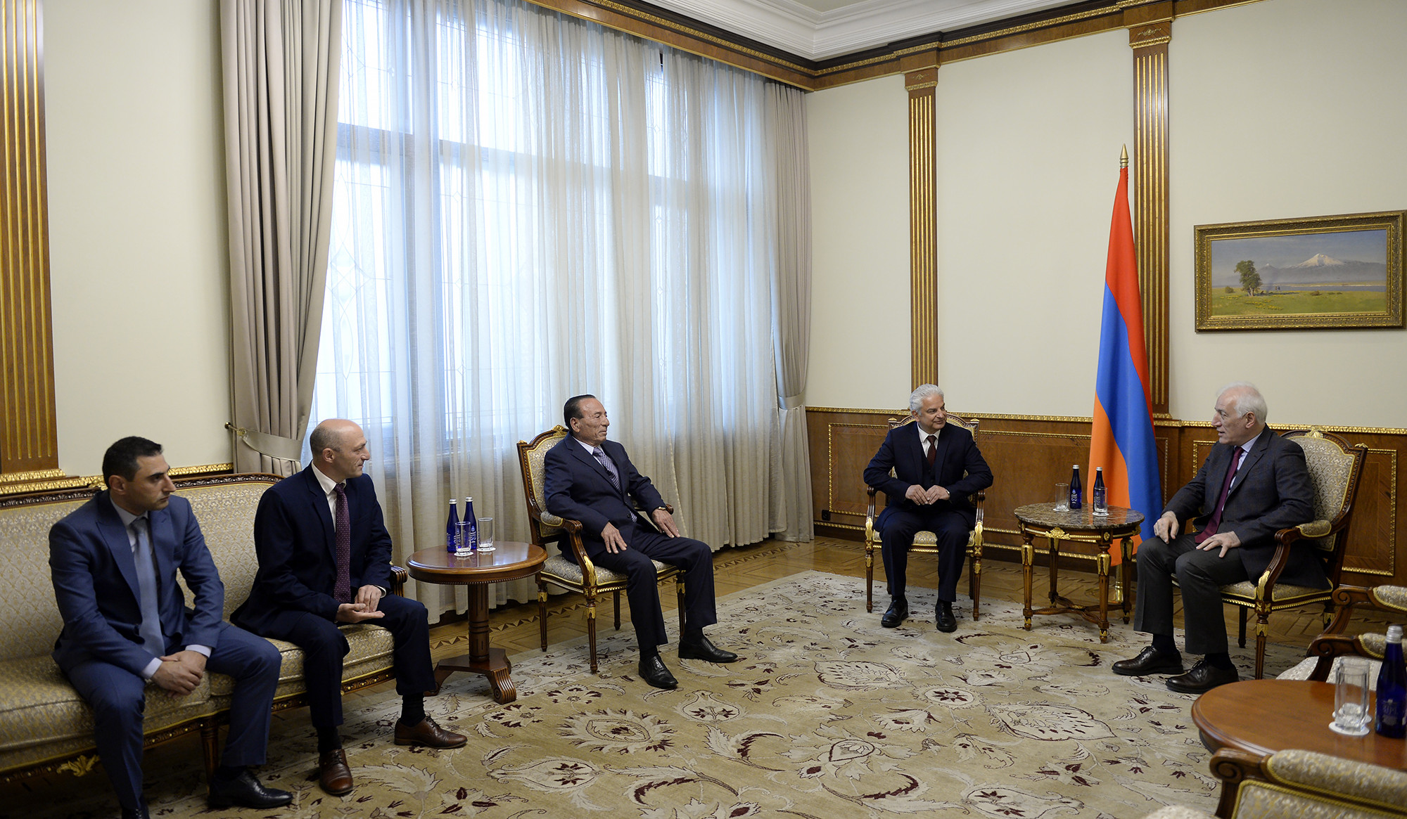 ՀՀ նախագահը և ՍԴՀԿ կենտրոնական վարչության անդամները քննարկել են երկրի ներքաղաքական իրավիճակին վերաբերող հարցեր