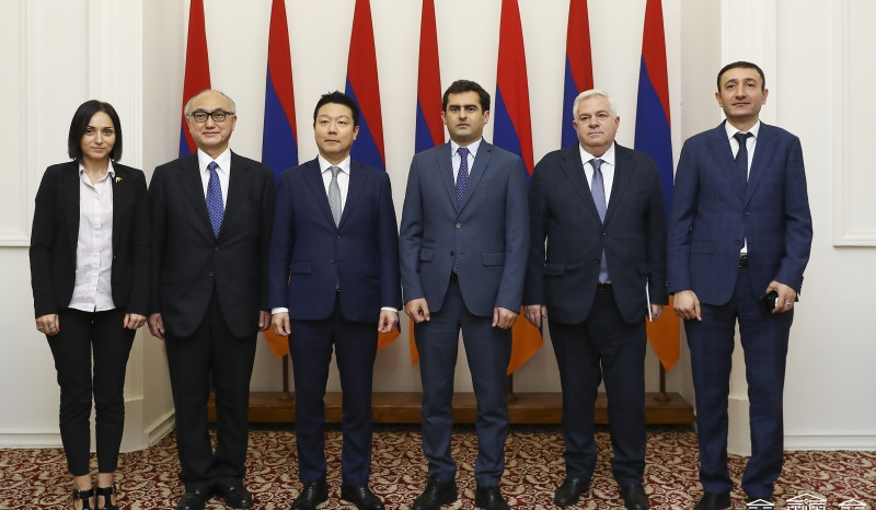 Армения приветствует взвешенный подход Японии к нагорно-карабахскому конфликту: Акоп Аршакян принял вице-министра иностранных дел Японии