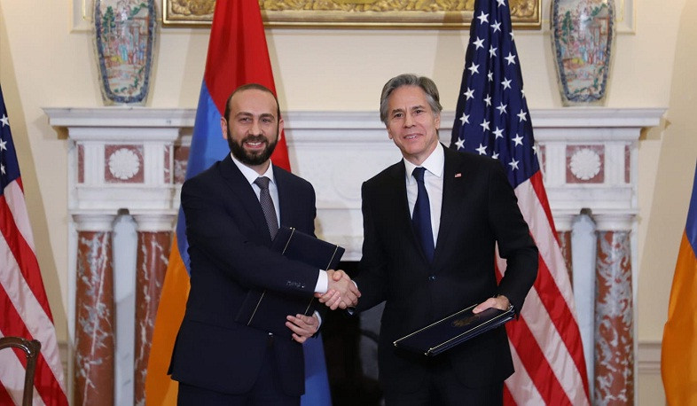 Ermənistanın xarici işlər naziri Ararat Mirzoyan Entoni Blinkenlə görüşüb