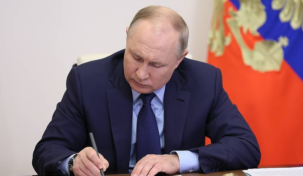 Путин подписал указ о применении ответных санкций РФ