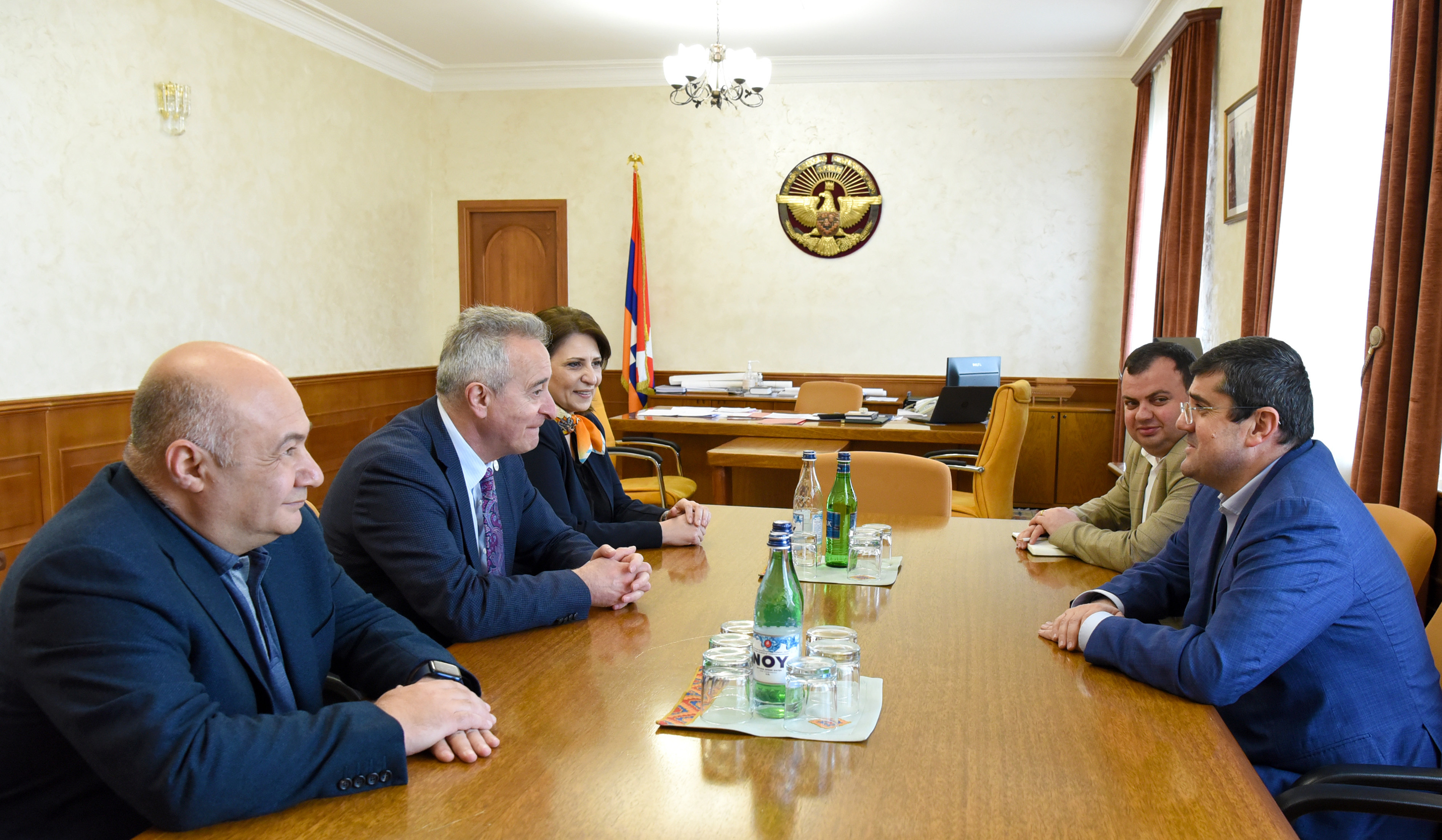 Artsax prezidenti Ermənistanın Amerika Universitetinin nümayəndə heyəti ilə təhsilin inkişafı ilə bağlı məsələləri müzakirə edib