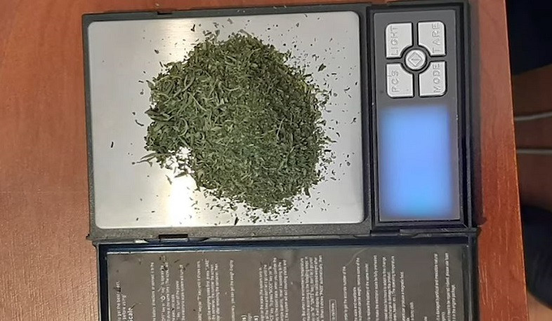 Բերման ենթարկվածի մեքենայում մարիխուանա է հայտնաբերվել