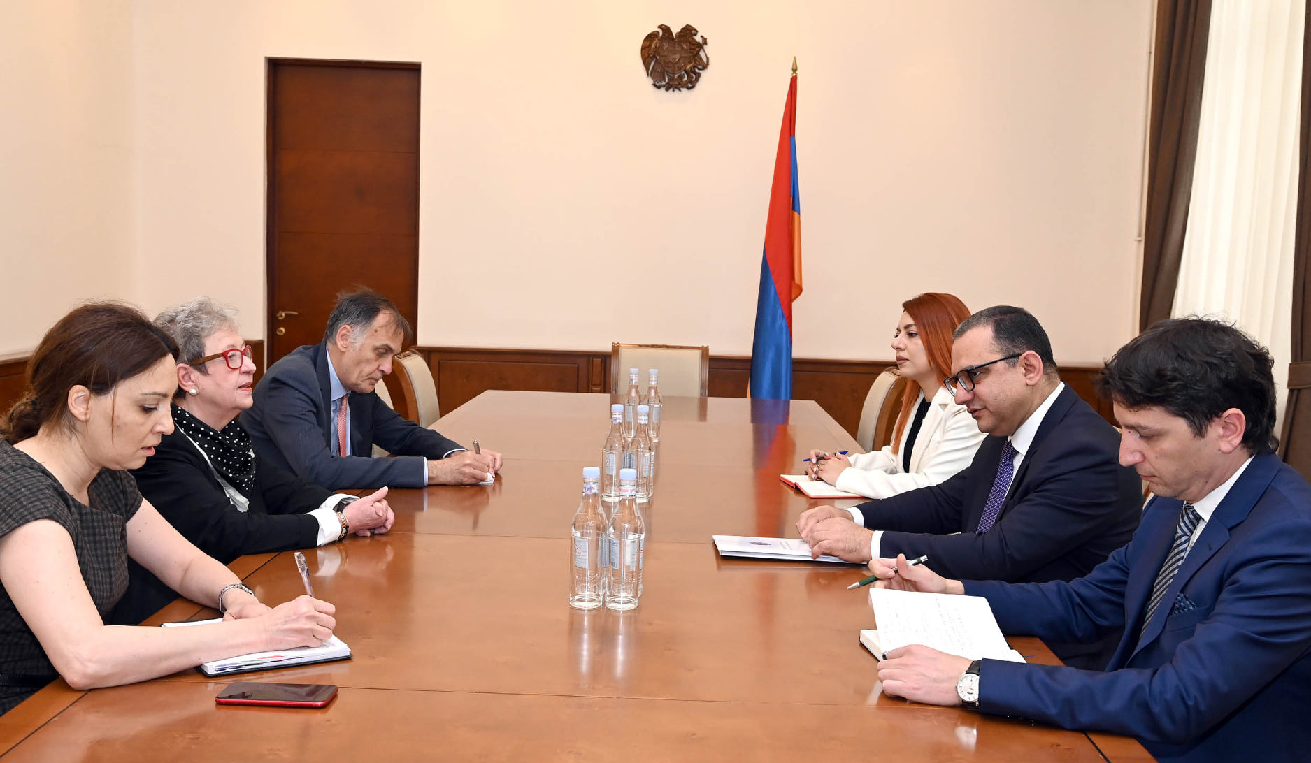 ЕС готов продолжать оказывать содействие правительству Армении: Андреа Викторин