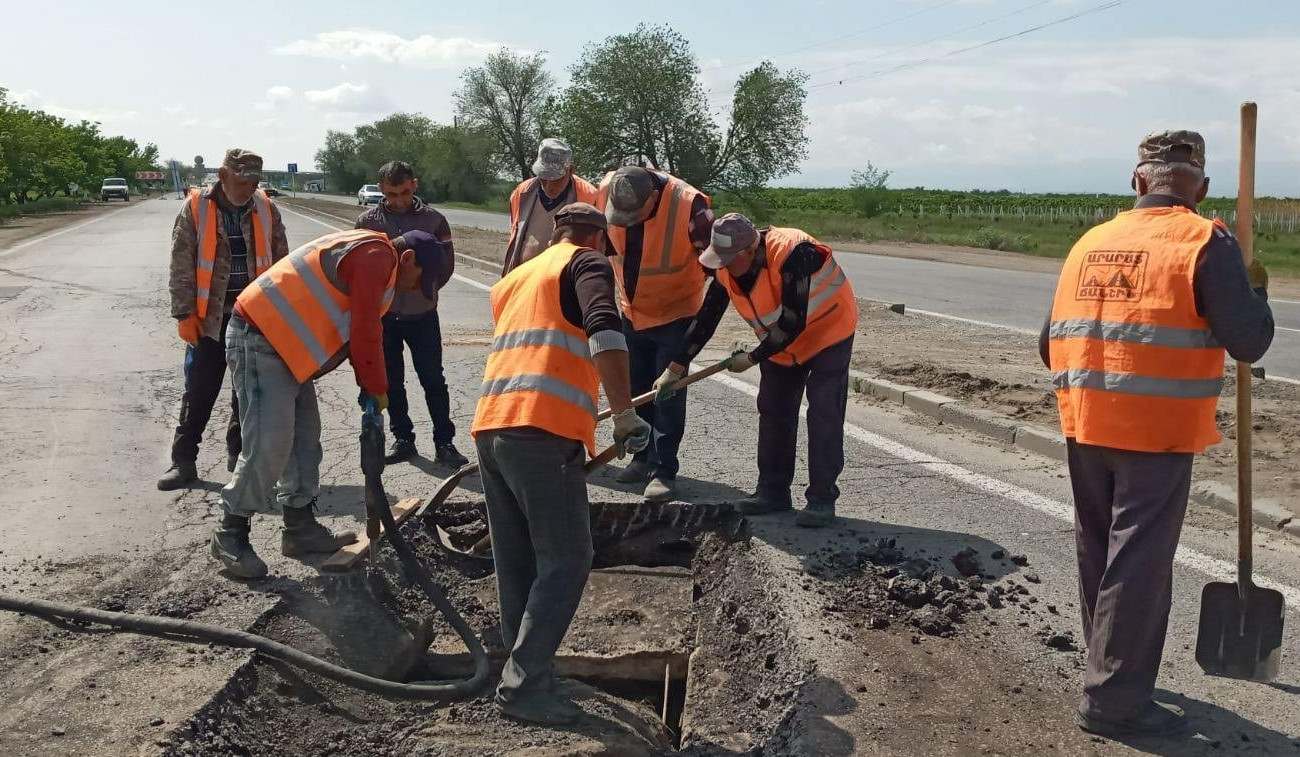 Գորիս-Կապան-Իրանի սահման ավտոճանապարհի փոքր կամրջի երկաթբետոնե սալը կոտրվել է