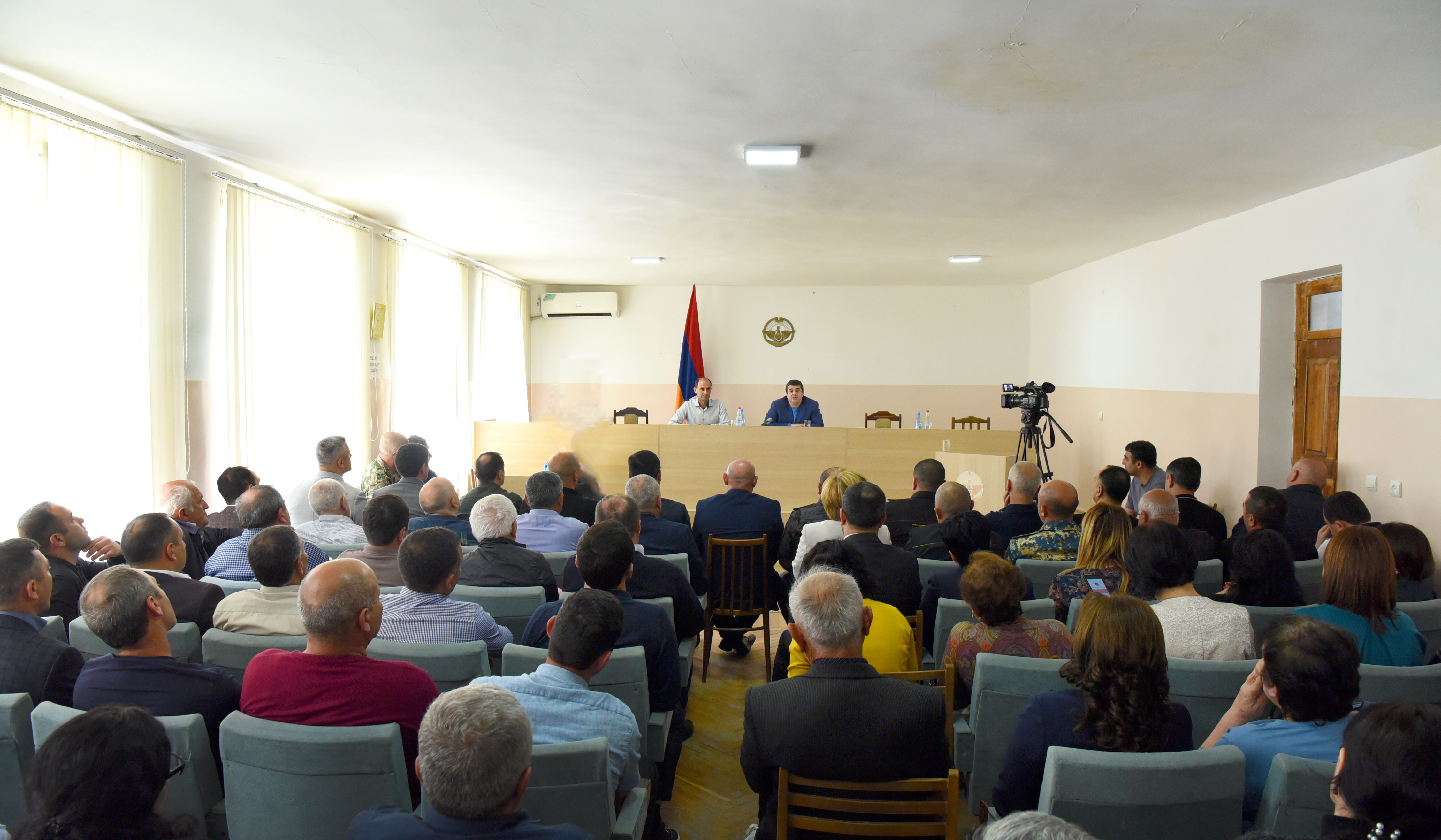 Արցախը շարունակում է պահպանել իր ապագայի տեսլականը. Արայիկ Հարությունյանը Մարտունիում հանդիպել է շրջանի պատասխանատուների հետ