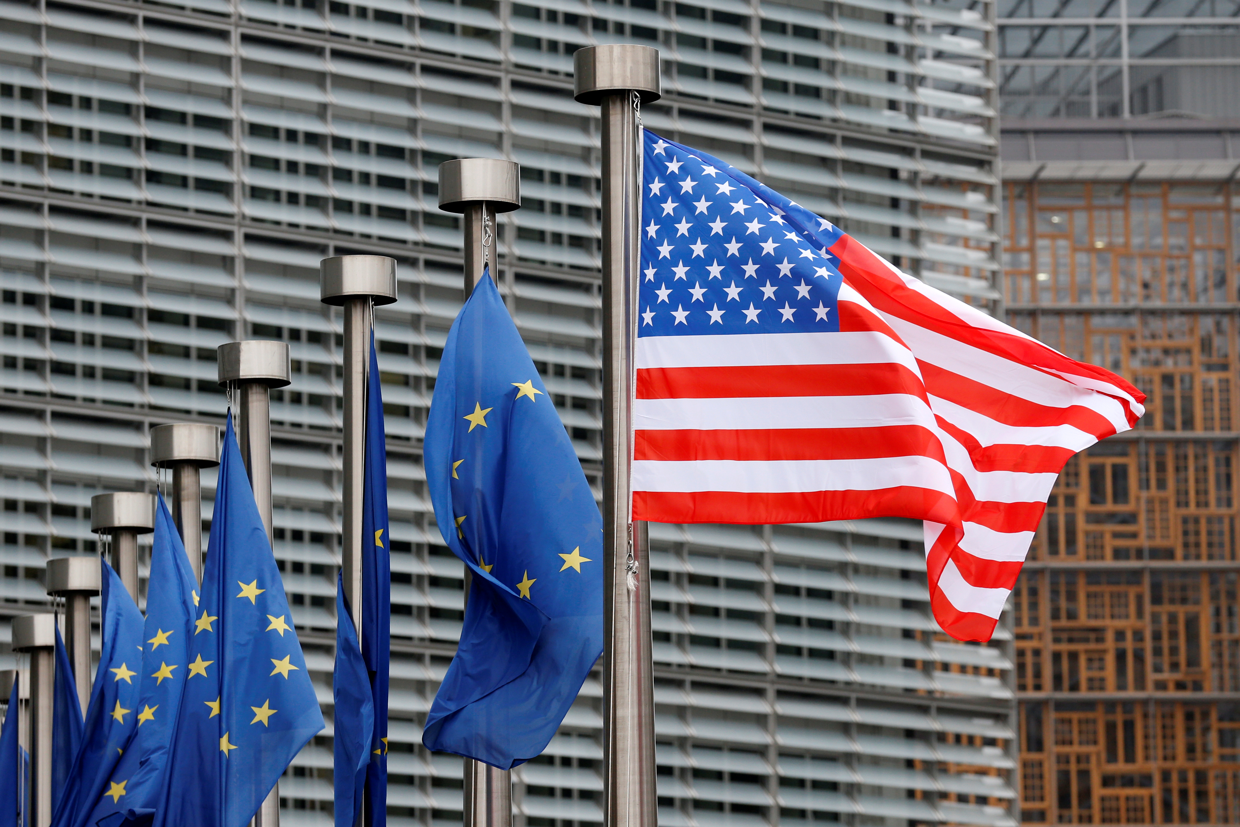 Евросоюз страны сша. Европейский Союз и США. Флаги ЕС И США. Флаг США И Евросоюза. США ЕС санкции.