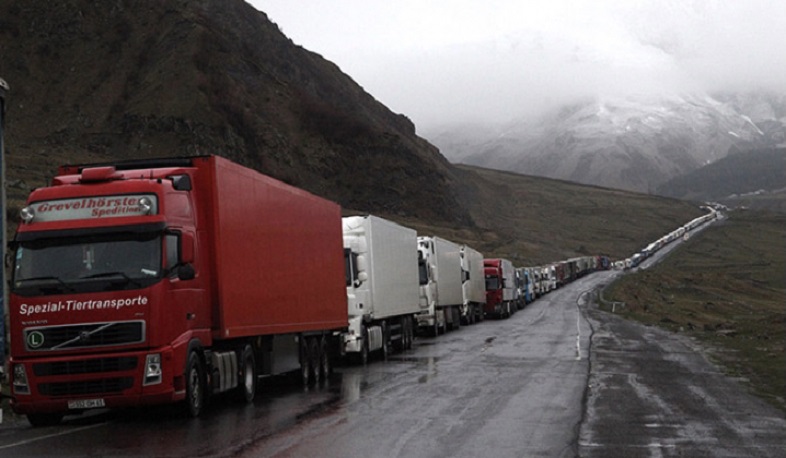 Լարսը բաց է մարդատար և փակ  բեռնատար ավտոմեքենաների համար